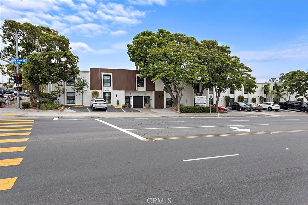 2 bed, 931 sqft, $2,900 — Photo 3