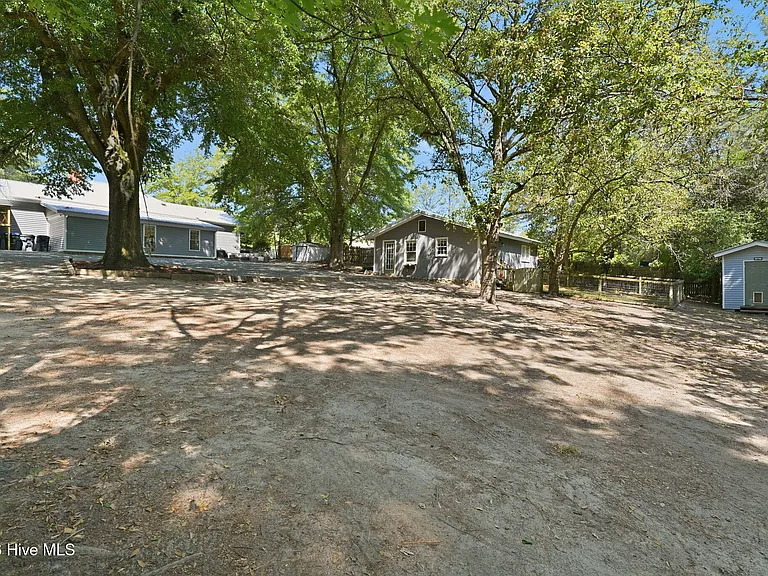 1425 Central Dr — Photo 42