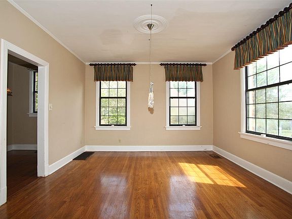 5th image of 1813 Whaley Ave