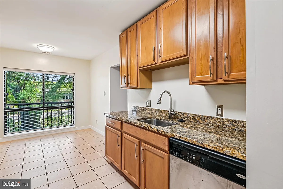 Building Photo - 300 Hilltop Ln #300I