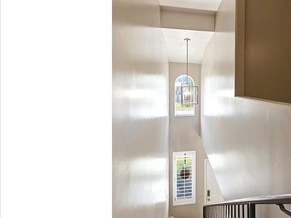 3rd image of 80 Peregrine Ln
