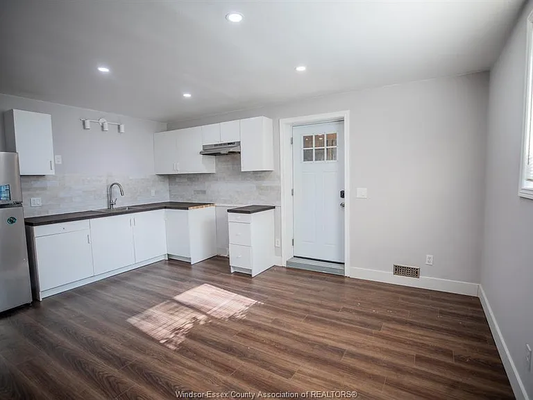 569 Cabana Rd E #LOWER — Photo 3
