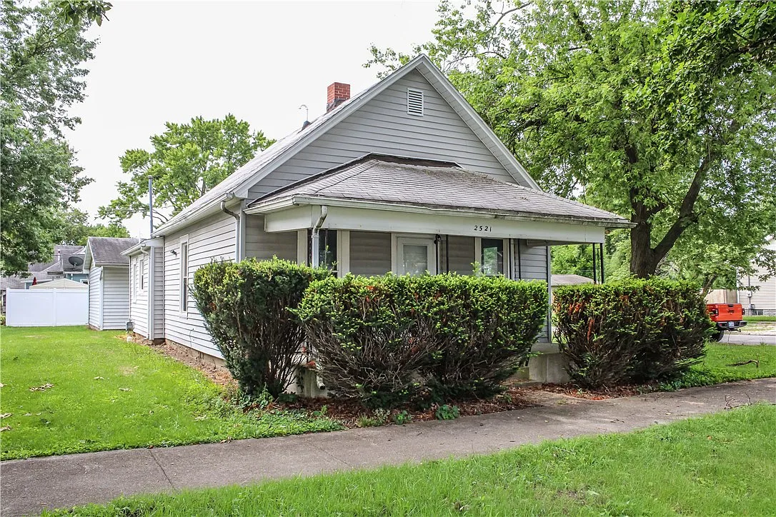 2521 Richmond Ave photo 1