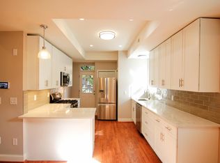 21 8th St NE APT 2, Washington, DC 20002