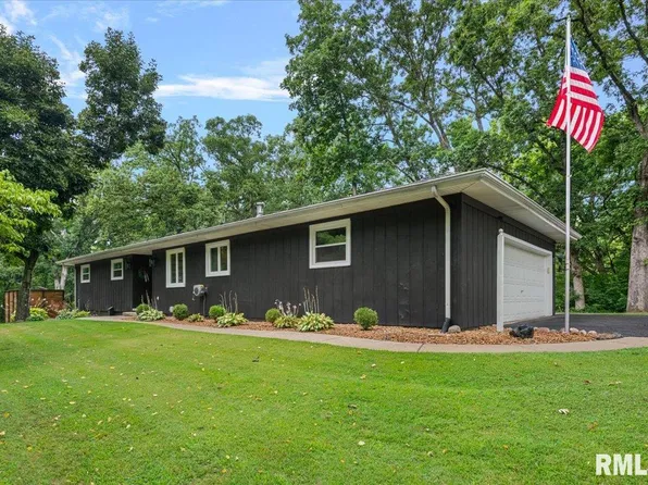 3911 E Lake Shore Dr, Taylorville, IL 62568