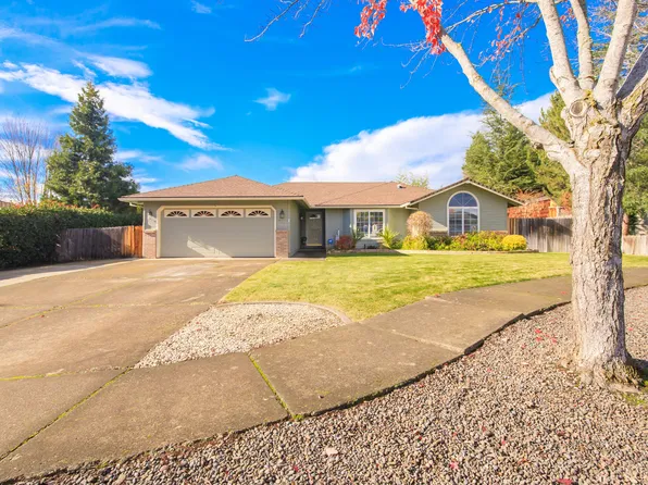 411 Westwind Cir, Eagle Pt, OR 97524