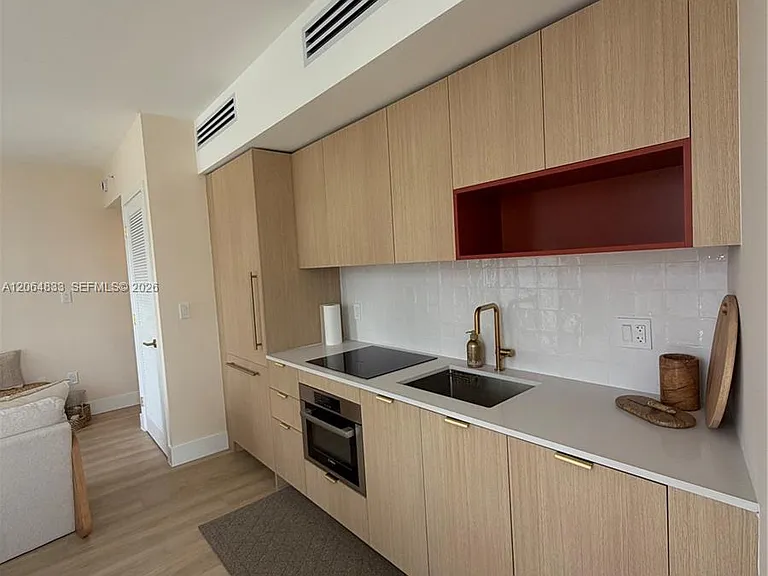 90 NE 32nd St #1012 — Photo 7