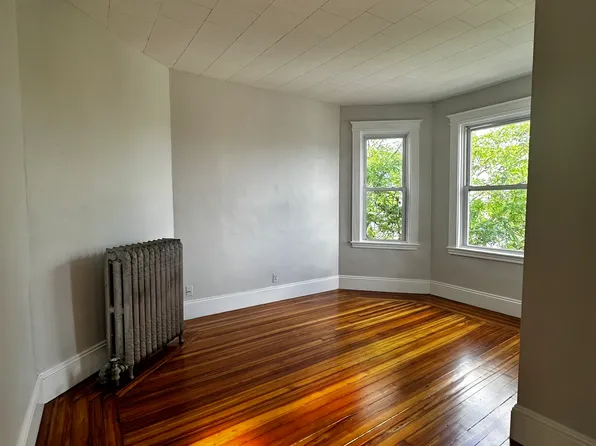 30 Monmouth St #3, Boston, MA 02128