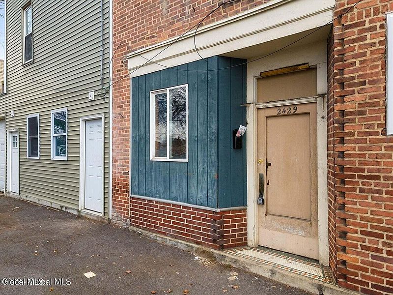 3rd image of 600 25th Street