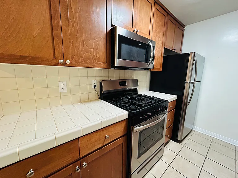 3762 Canfield Ave — Photo 9
