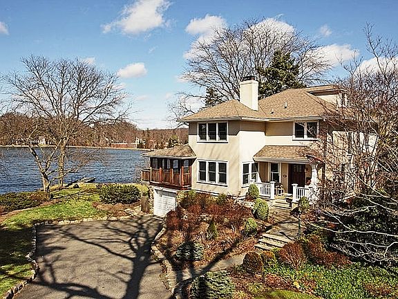 School Section Lakefront