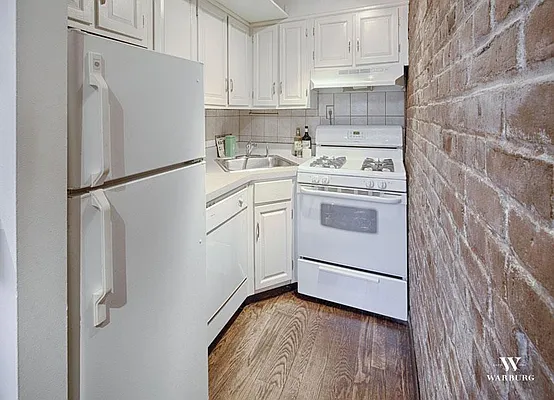 Rented by Warburg | media 10