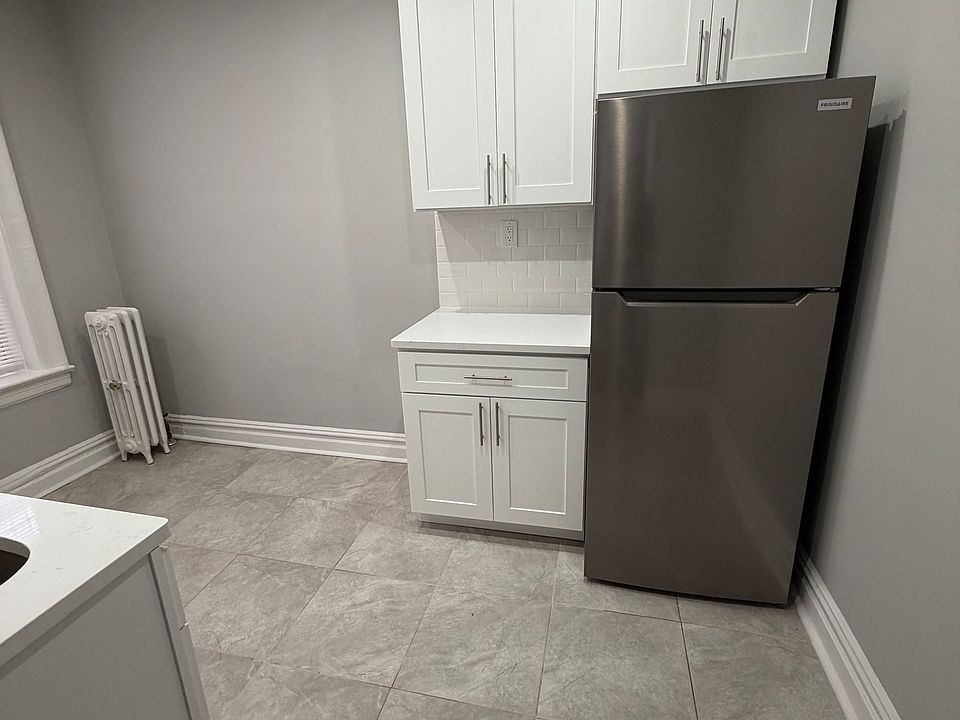 1st image of 165 W 48th St #10C