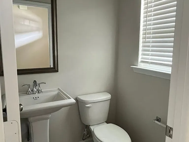 315 S Lake Ct — Photo 8