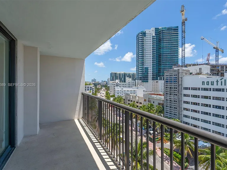 1800 Collins Ave #10F — Photo 24