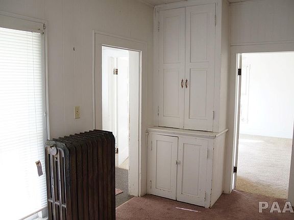 3rd image of 118 W Evans St