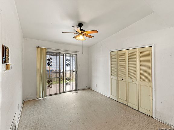 4th image of 5026 Village Lawn