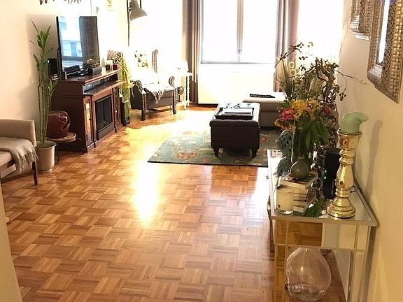 2nd image of 101 W 55th St APT 3H