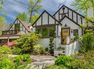 4 Carey Rd, Great Neck, NY 11021