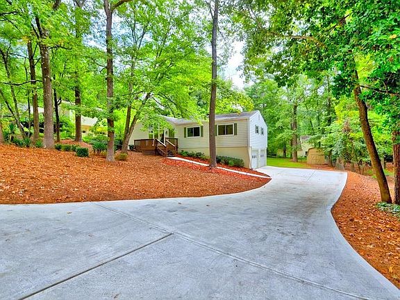 3rd image of 3222 Bluff Rd