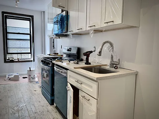 Rented by Albert Attias, LREB | media 3