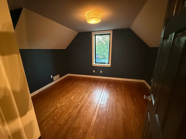 1137 Gilbert Ave — Photo 5