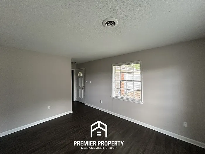 5968 Shannon Dr — Photo 3