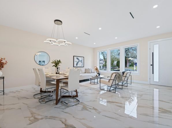 6390 Grant St, Burnaby, BC V5B 2K2