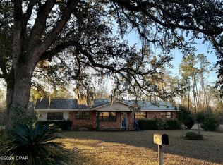 6877 1st St, Grand Ridge, FL 32442