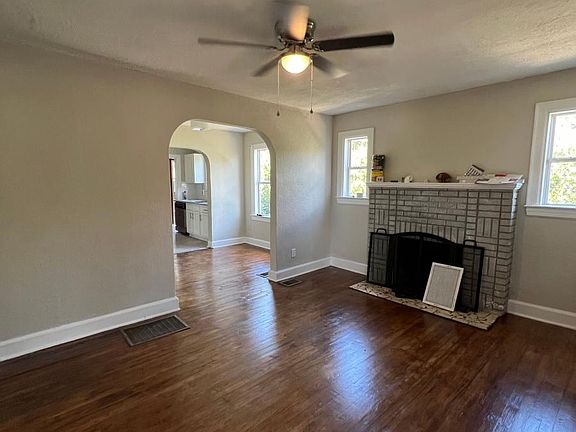 3rd image of 371 Sunset Dr
