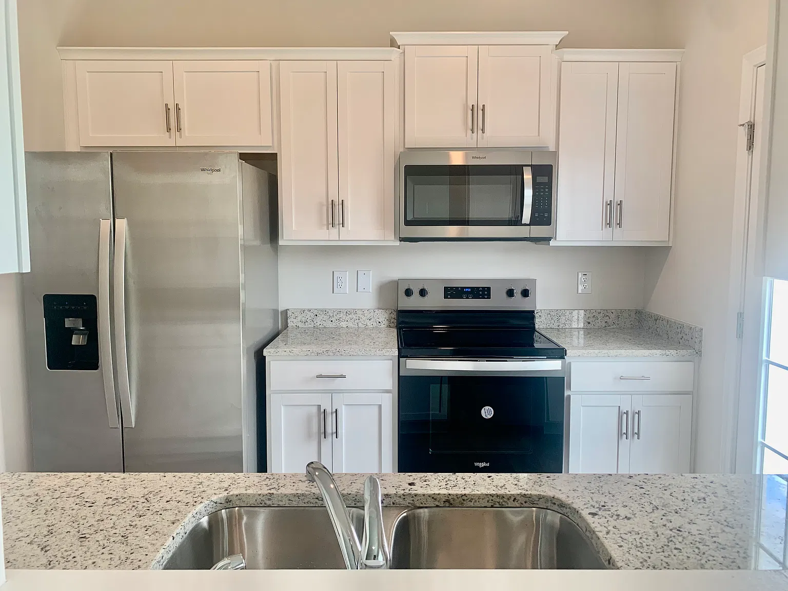 3 bed, 2.5 bath, 1500 sqft, $1,850 — Photo 2