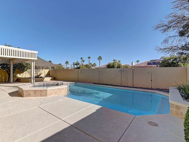3920 Larkcrest St — Photo 23