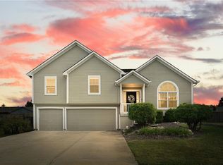 1900 Sequoia Dr, Raymore, MO 64083