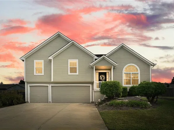 1900 Sequoia Dr, Raymore, MO 64083
