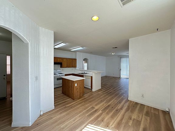 3rd image of 2525 Living Rock St
