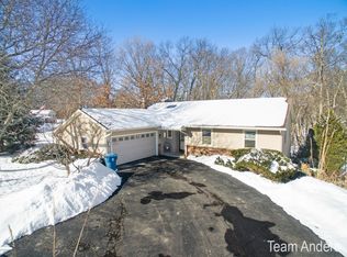 2011 Timberview Dr NE, Grand Rapids, MI 49525