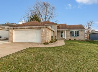 3556 Oakcrest Pl, Crown Point, IN 46307