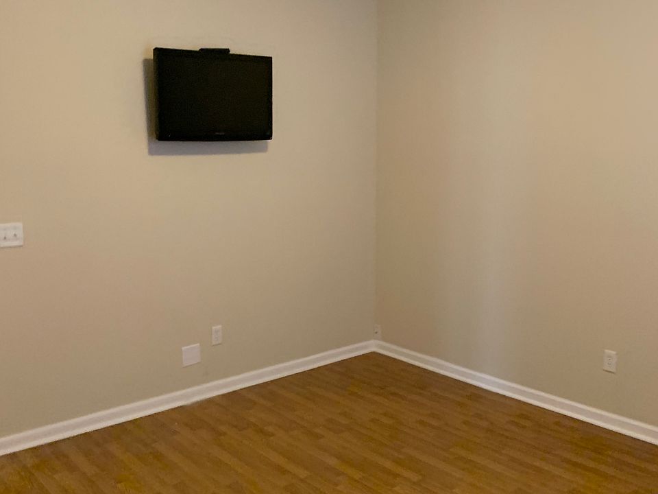 Downstairs bedroom 1