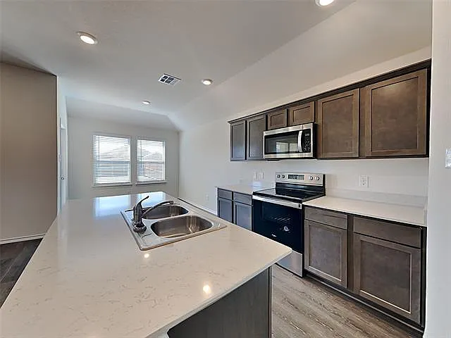Building Photo - 724 Glover Dr