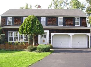 33 Thomas Jefferson Ln, Amherst, NY