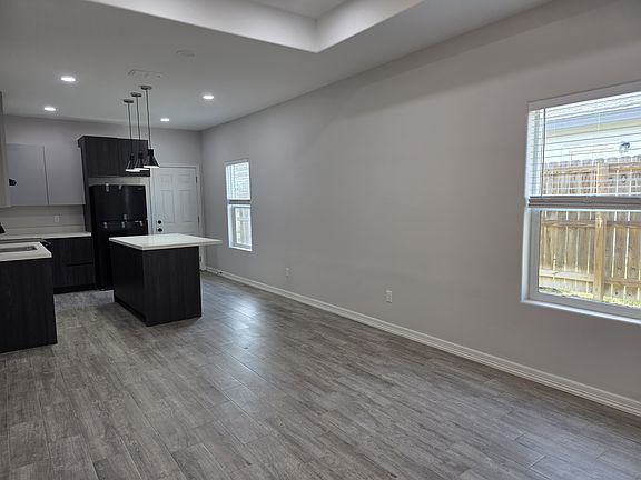 2nd image of 1000 Kohala Ave #1