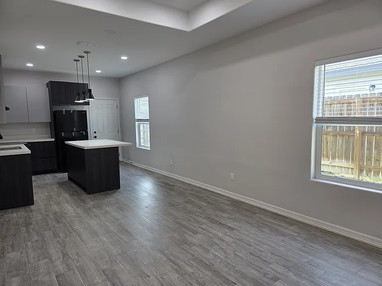 1000 Kohala Ave #1 — Photo 2