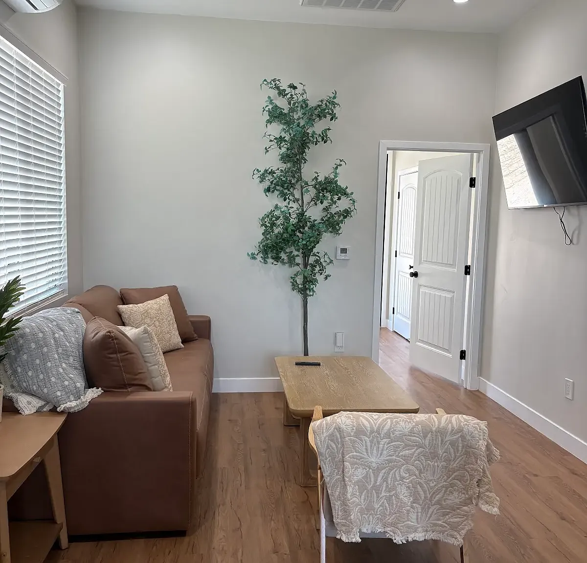 3 bed, 1200 sqft, $3,500 — Photo 4