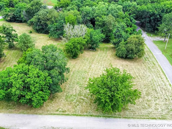 715 S Cherokee St, Locust Grove, OK 74352