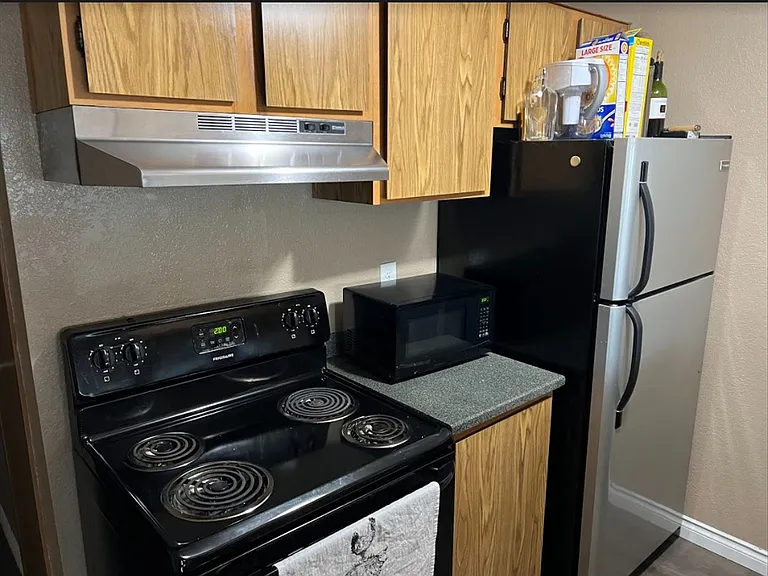 Westwood Apartments — Photo 15