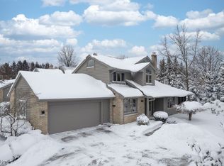 16 Deerfield Ln, Beachwood, OH