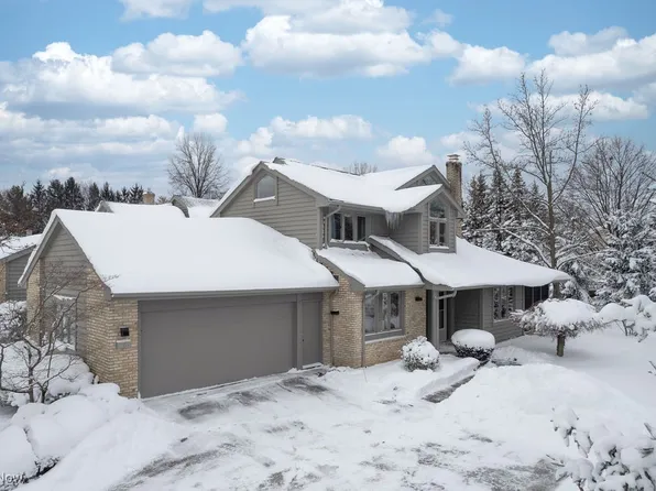 16 Deerfield Ln, Beachwood, OH 44122