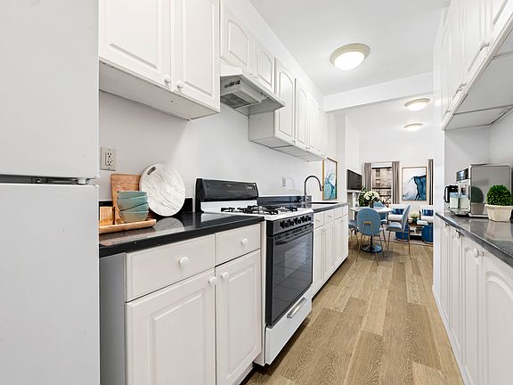 3rd image of 1435 2nd Ave APT 4