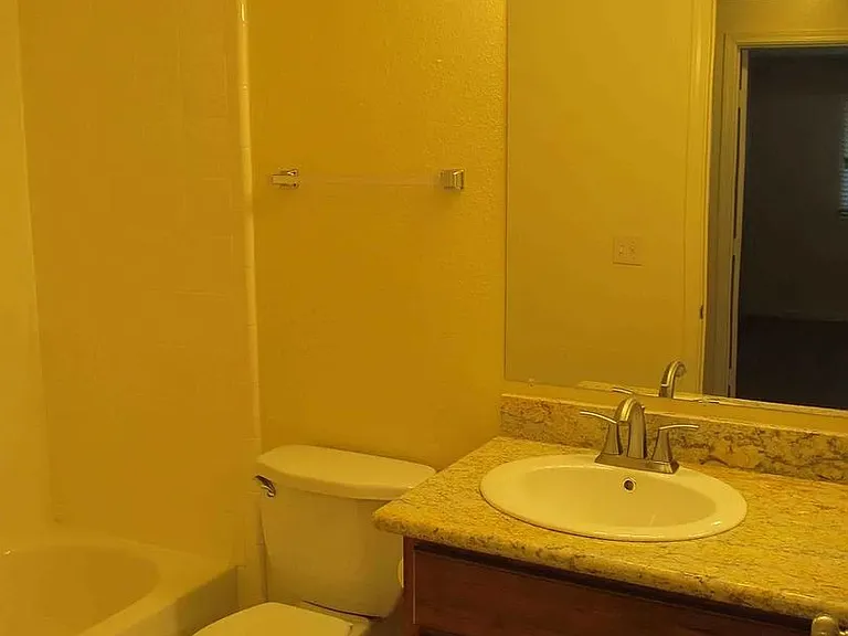 1723 Kent St — Photo 6