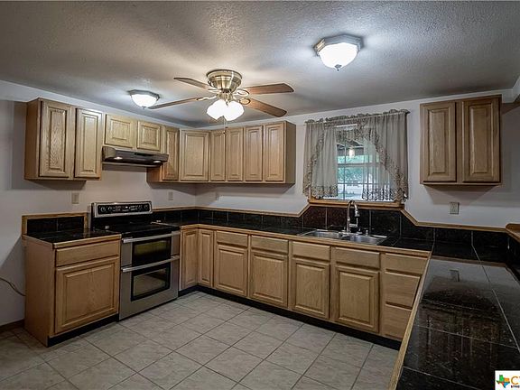 2nd image of 1808 N De Leon St